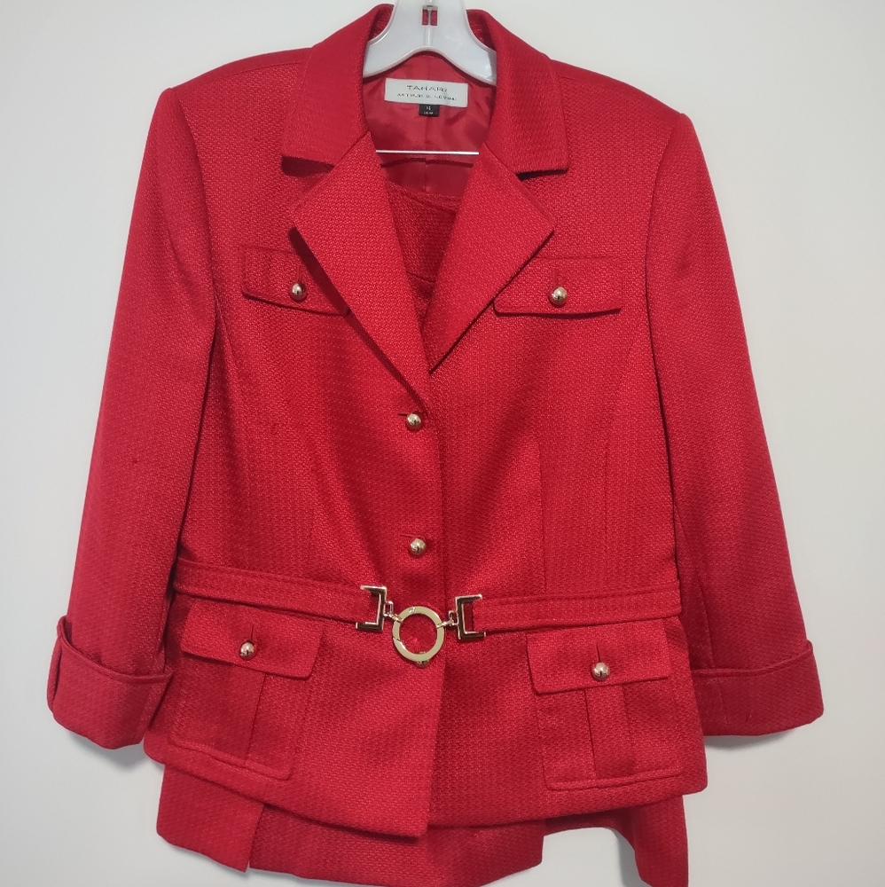 Vibrant female business suit w/ skirt